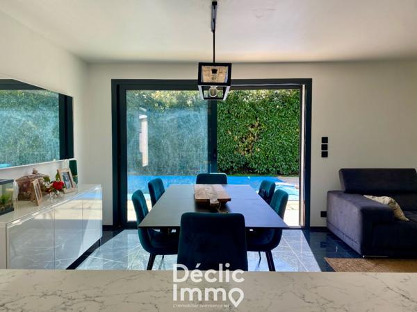 Vente maison contemporaine Sadirac, 105m² 6 pièces 354 000€ avec piscine