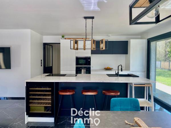 Vente maison contemporaine Sadirac, 105m² 6 pièces 354 000€ avec piscine