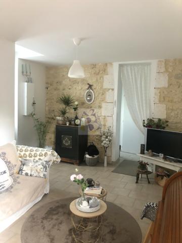 Location maison de ville Angouleme (16000), 48.00m² avec 2 pièce(s) dont 1 chambre(s). Agence Allard Brimeaud