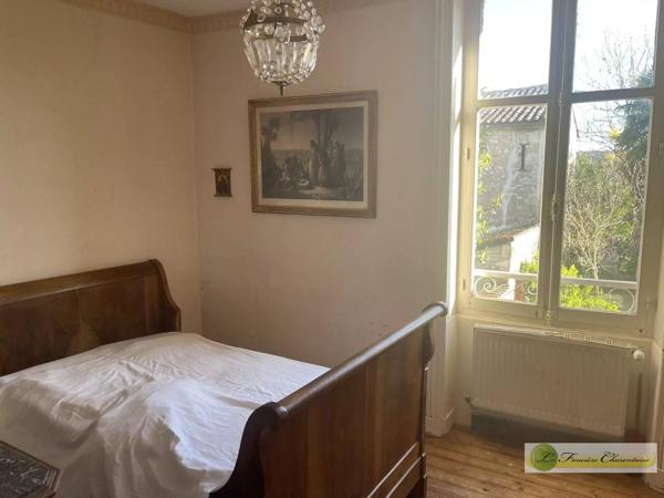 Vente immobilière : Maison de ville à Aigre  4 pièces 92 m² 59 000 €- FONCIERE CHARENTAISE AIGRE.