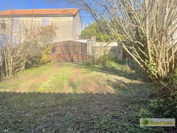 Vente immobilière : Maison de ville à Aigre  4 pièces 92 m² 59 000 €- FONCIERE CHARENTAISE AIGRE.