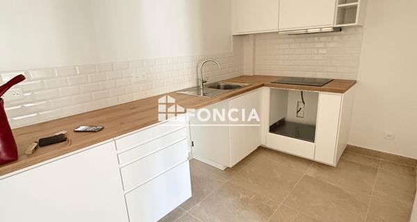 Location Appartement 3 pièces 70.39 m² - Paris 75016