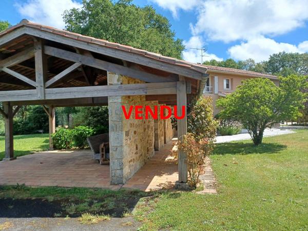 VILLA AVEC PARC ET PISCINE