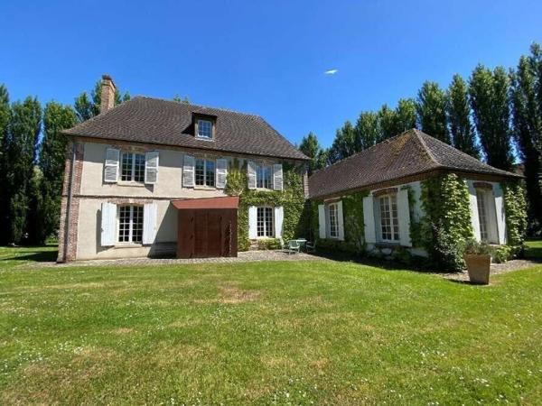 Ancien Prieuré rénové dans une commune à proximité de Breteuil