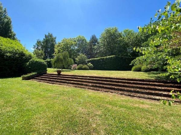 Ancien Prieuré rénové dans une commune à proximité de Breteuil