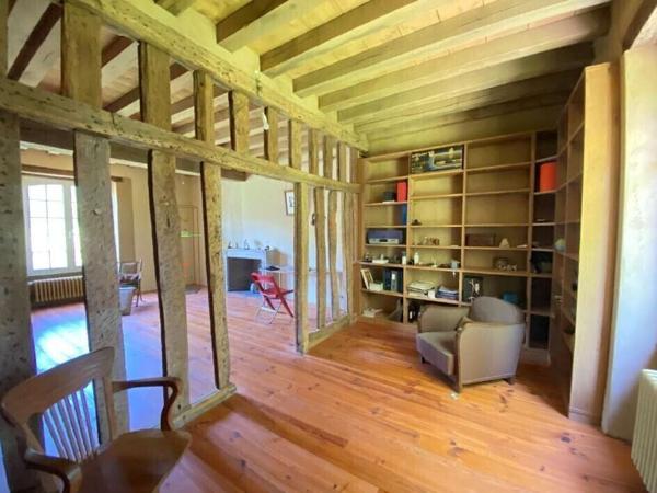 Ancien Prieuré rénové dans une commune à proximité de Breteuil