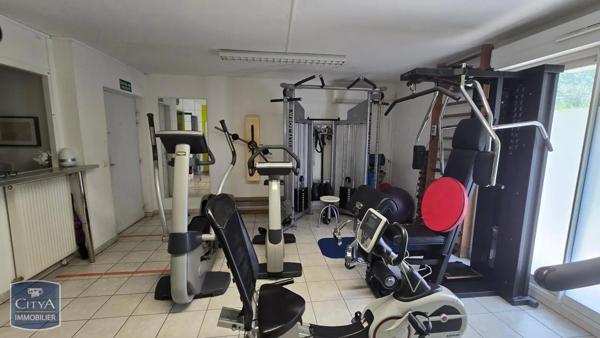 Local professionnel à vendre 67m²