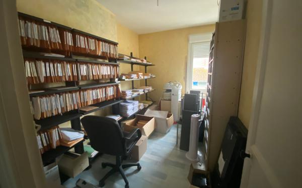 Immeuble à vendre    4 pièces •  Eu