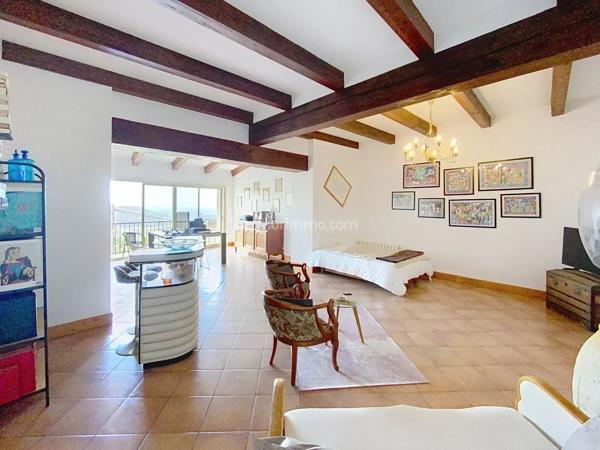 Vente                                                      Appartement
                        
                     5 pièces                      129 m2                     à Cateri
