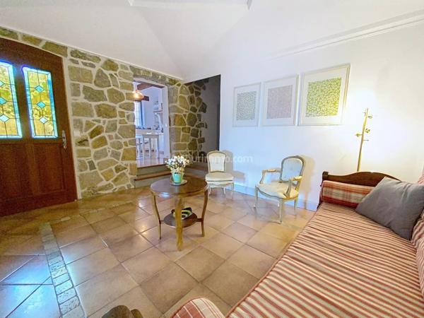 Vente                                                      Appartement
                        
                     5 pièces                      129 m2                     à Cateri
