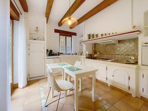 Vente                                                      Appartement
                        
                     5 pièces                      129 m2                     à Cateri