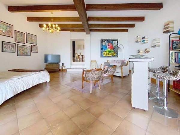Vente                                                      Appartement
                        
                     5 pièces                      129 m2                     à Cateri
