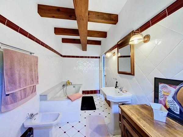 Vente                                                      Appartement
                        
                     5 pièces                      129 m2                     à Cateri