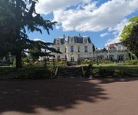 Local commercial Chaville centre ville 45.02 m2 très bon état Idéal investisseur