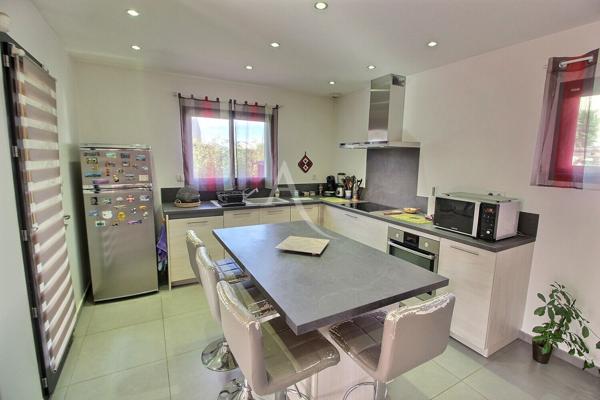 À VENDRE VILLA RECENTE DE 115 M² SUR TERRAIN 3 FACES PISCINABLE