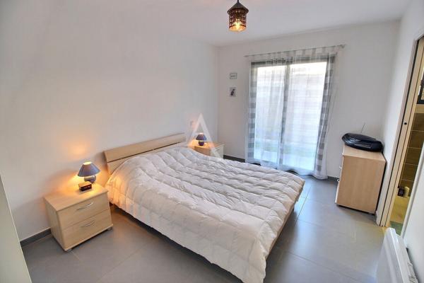 À VENDRE VILLA RECENTE DE 115 M² SUR TERRAIN 3 FACES PISCINABLE