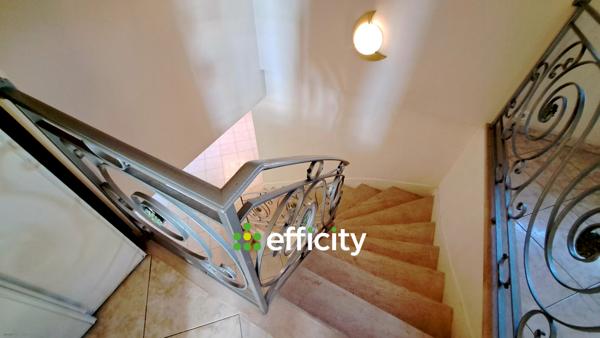 Maison
         5 pièces
        - 140 m² 580 000 € *