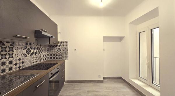 Appartement rénové à vendre à Charleval 67 m² au coeur du village