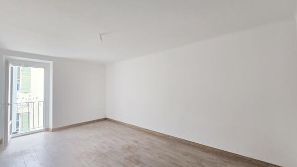 Appartement rénové à vendre à Charleval 67 m² au coeur du village