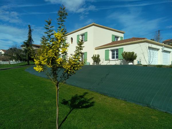 Maison
         5 pièces
        - 140 m² Bien prestige 475 000 € *