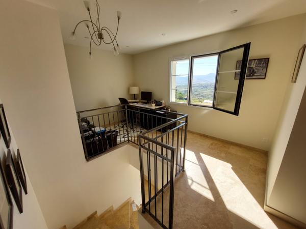 Maison
         5 pièces
        - 140 m² Bien prestige 475 000 € *