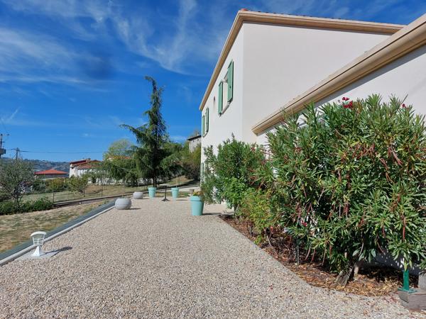 Maison
         5 pièces
        - 140 m² Bien prestige 475 000 € *