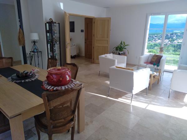 Maison
         5 pièces
        - 140 m² Bien prestige 475 000 € *
