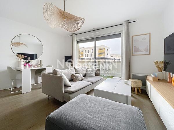 A VENDRE : Saint Cyr l'Ecole, appartement 2 pièces avec balcon et parking en sous-sol .