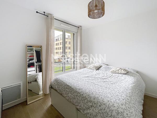 A VENDRE : Saint Cyr l'Ecole, appartement 2 pièces avec balcon et parking en sous-sol .