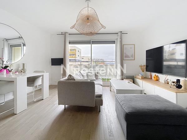 A VENDRE : Saint Cyr l'Ecole, appartement 2 pièces avec balcon et parking en sous-sol .