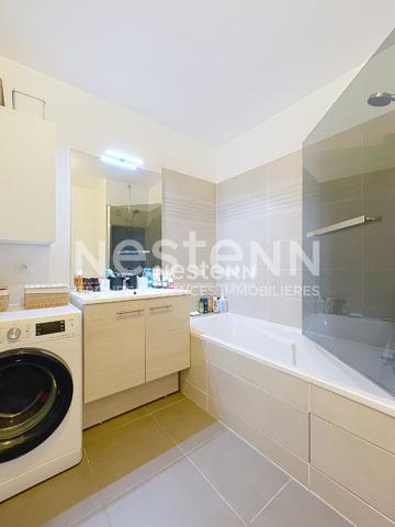 A VENDRE : Saint Cyr l'Ecole, appartement 2 pièces avec balcon et parking en sous-sol .