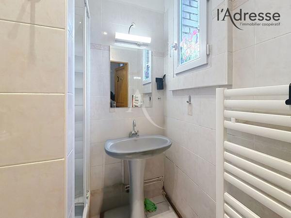 PUTEAUX/Centre ville Théâtre 2 pièves de 40 m² avec cabanon