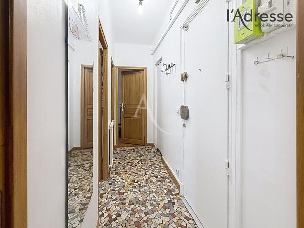 PUTEAUX/Centre ville Théâtre 2 pièves de 40 m² avec cabanon