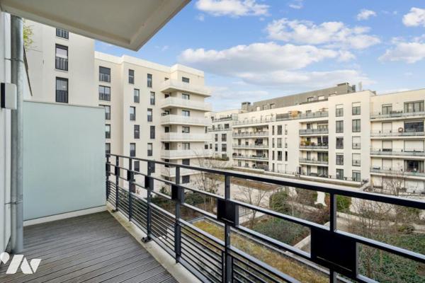 NEUILLY SUR SEINE - ILE DE LA JATTE - 4 PIECES AVEC BALCON/LOGGIA. ETAGE ELEVE.