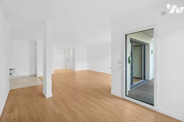 NEUILLY SUR SEINE - ILE DE LA JATTE - 4 PIECES AVEC BALCON/LOGGIA. ETAGE ELEVE.