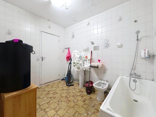 Immeuble a usage mixte avec fort potentiel de rentabilite garage + exterieurs