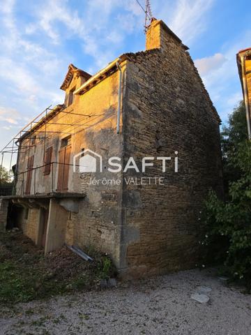 Charmante maison en pierre de 55m² avec grange attenante de 48m² et cave de 50m² offrant un beau potentiel d'aménagement