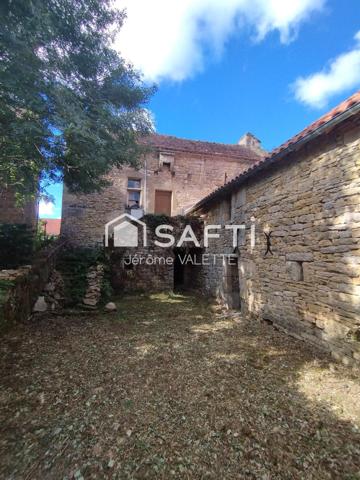 Charmante maison en pierre de 55m² avec grange attenante de 48m² et cave de 50m² offrant un beau potentiel d'aménagement