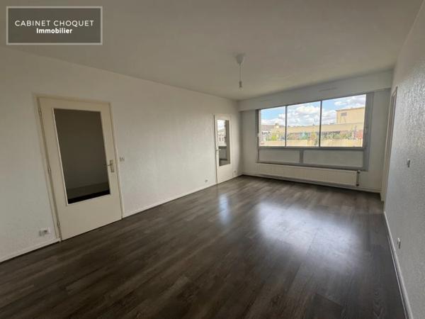 F2 AVEC PARKING ET CAVE A LOUER - LILLE VAUBAN - 51.5 m 2 - 869 € charges comprises par mois
