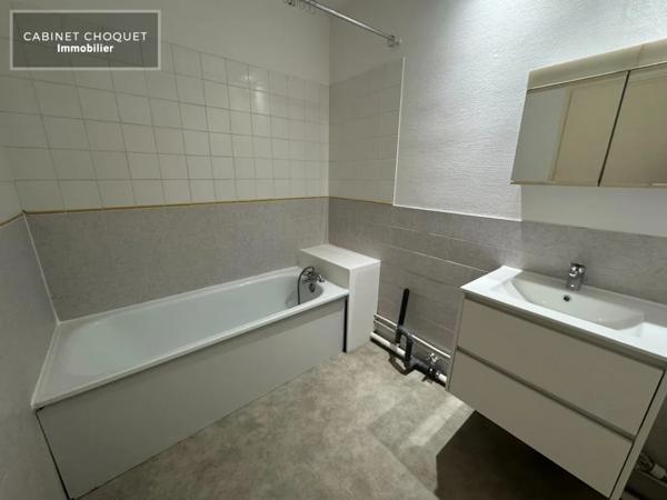 F2 AVEC PARKING ET CAVE A LOUER - LILLE VAUBAN - 51.5 m 2 - 869 € charges comprises par mois