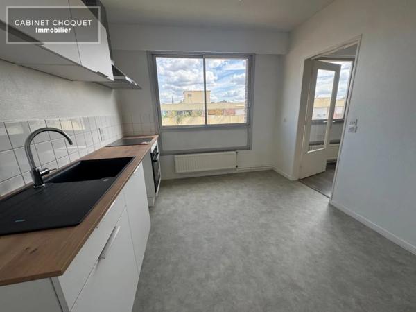 F2 AVEC PARKING ET CAVE A LOUER - LILLE VAUBAN - 51.5 m 2 - 869 € charges comprises par mois