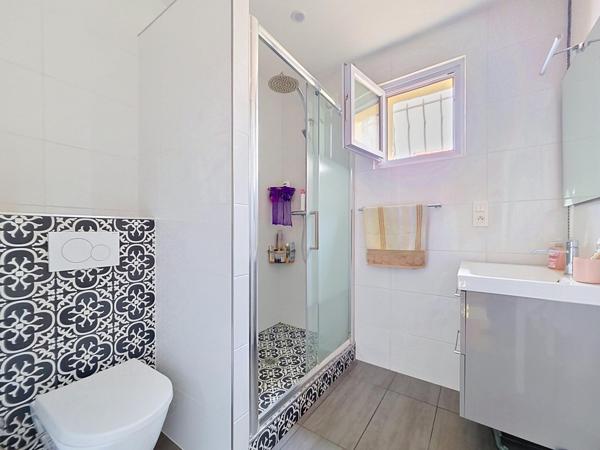TRIPLEX A 5MN DU METRO AVEC 2 BOX CAVE ET TERRASSE