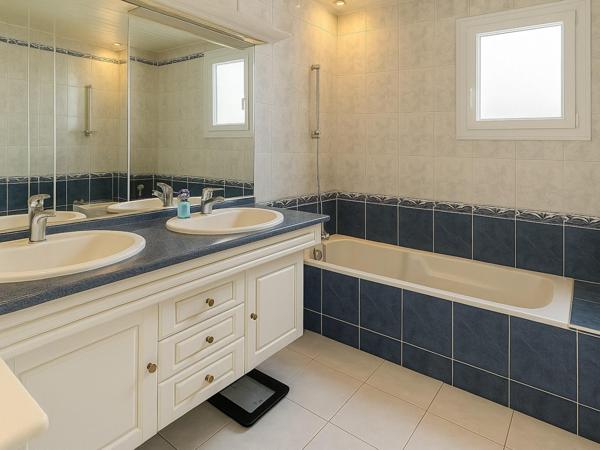 Maison à NEUVILLE-SUR-SARTHE, 72190 - 5 pièces 116m²