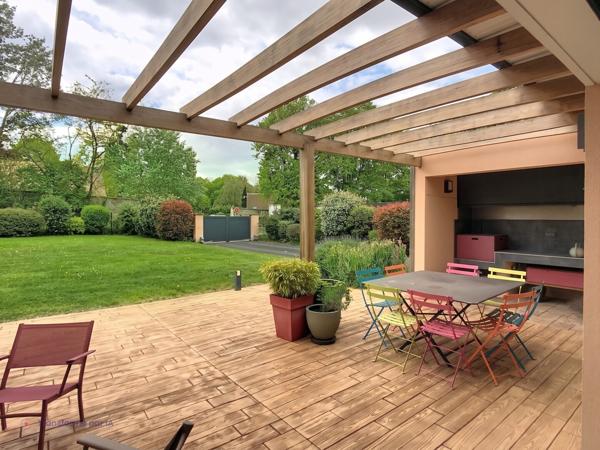 Maison d'Exception à Vendre à Fleury-sur-Orne - 5 Pièces, 155 m², Terrain 1125 m²