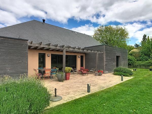 Maison d'Exception à Vendre à Fleury-sur-Orne - 5 Pièces, 155 m², Terrain 1125 m²
