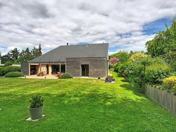 Maison d'Exception à Vendre à Fleury-sur-Orne - 5 Pièces, 155 m², Terrain 1125 m²