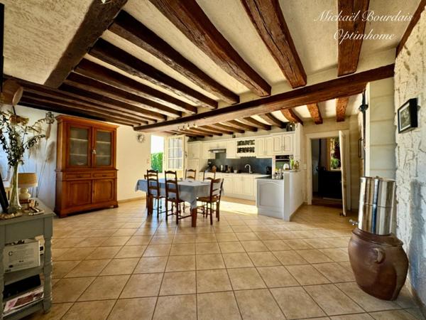 Maison familiale de caractère – 208 m² habitables – Dépendances + 300 m² – Les Bois d’Anjou (49250)