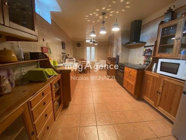 Maison à VIMOUTIERS, 61120 - 9 pièces 200m²