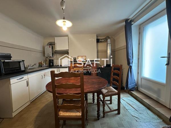 Grande maison de village avec garage et jardin