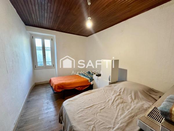 Grande maison de village avec garage et jardin